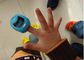OLED Hiển thị màu xanh / hồng / vàng ngón tay ngón tay cho trẻ em nhà cung cấp